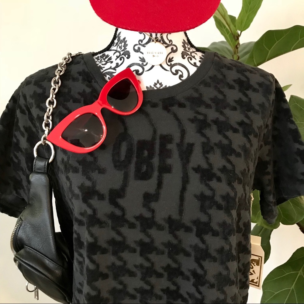 π₯π₯OBEY - CRUSHED VELVET TOPπ₯π₯ - Picture 2 of 5